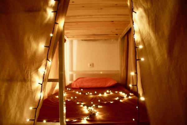 Single Bed in Mixed Dormitory Room